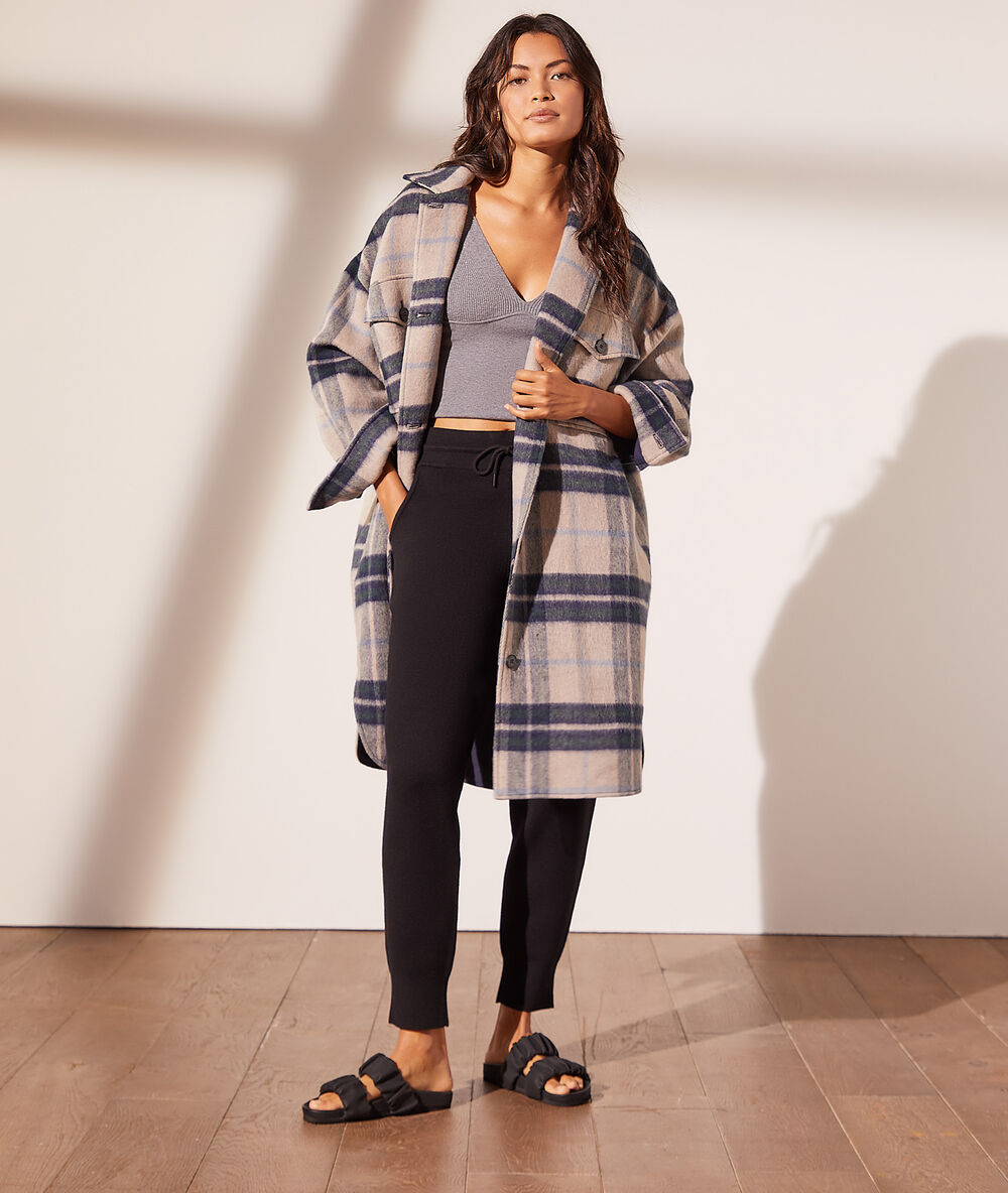 Pantalón jogger negro.