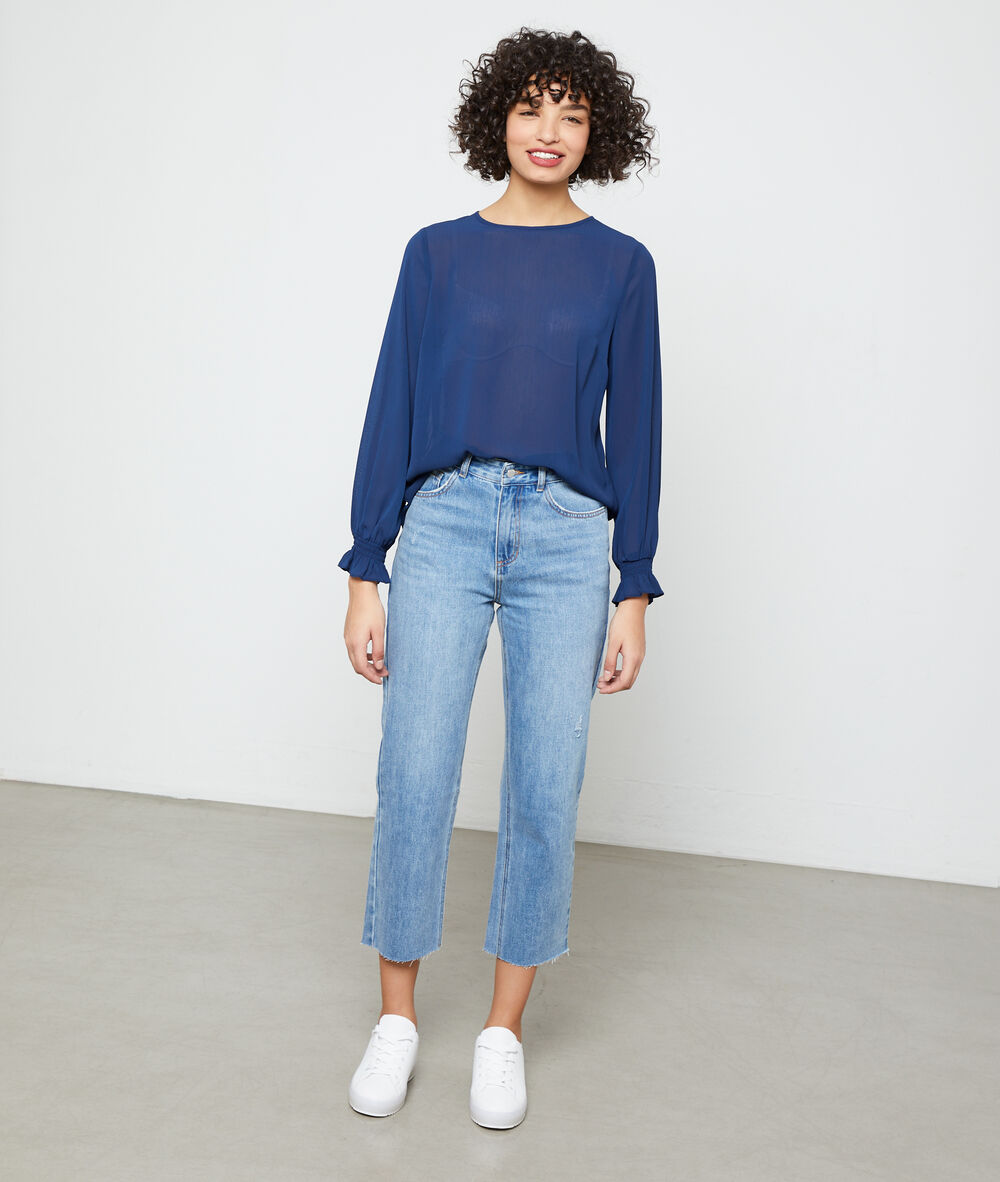 Blusa abotonada a la espalda azul marino.