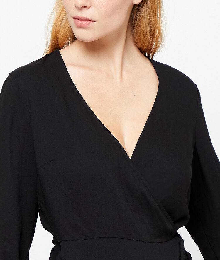 Blusa cruzada negro.