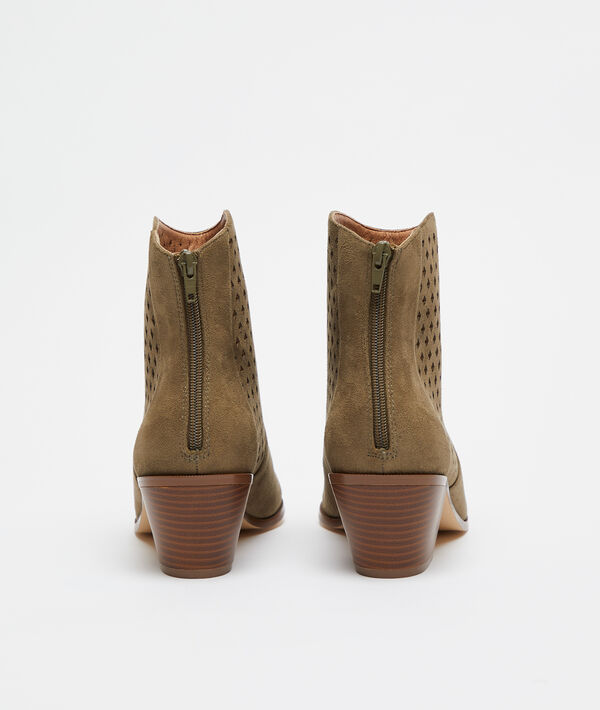 Botines calados efecto ante Botines calados efecto ante