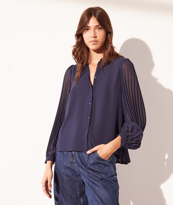 Blusa con detalles plisados Blusa con detalles plisados