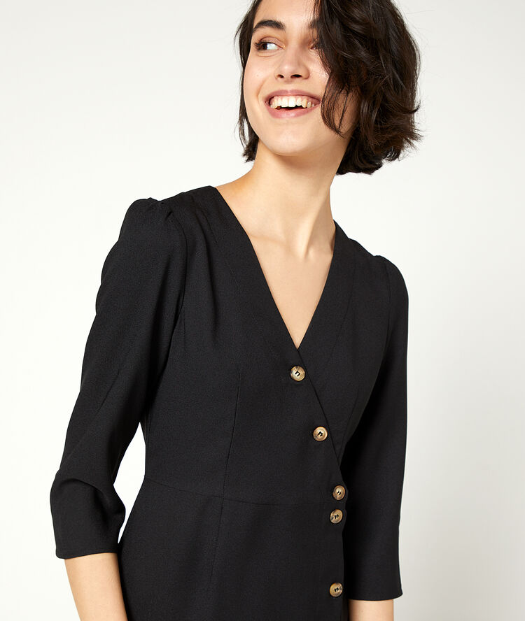 Vestido asimétrico, cierre con botones negro.