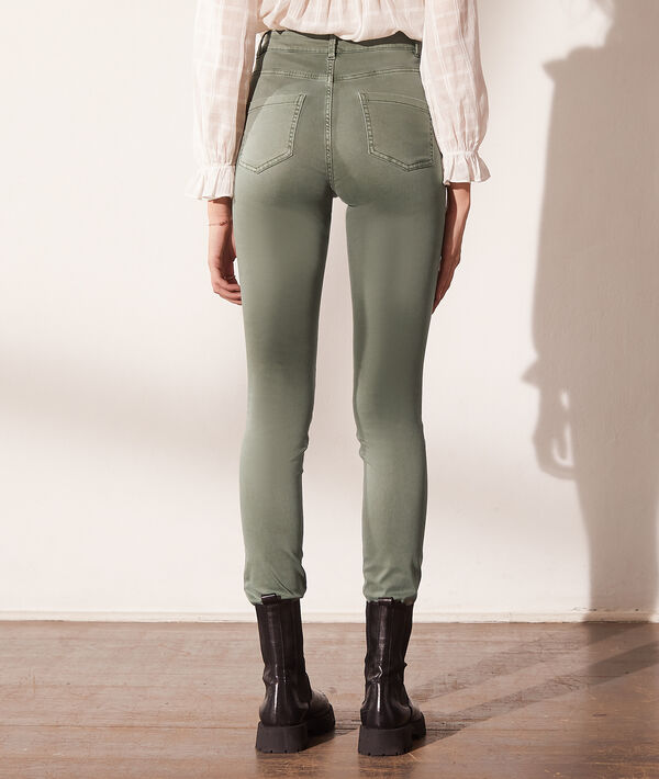 Pantalón vaquero estrecho Pantalón vaquero estrecho