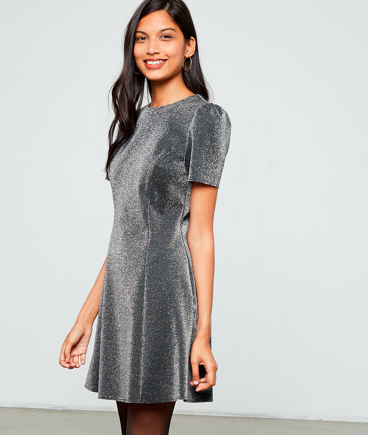 Vestido patinadora brillante plata.