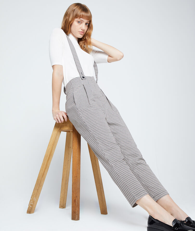 Pantalón de talle alto con tirantes negro.