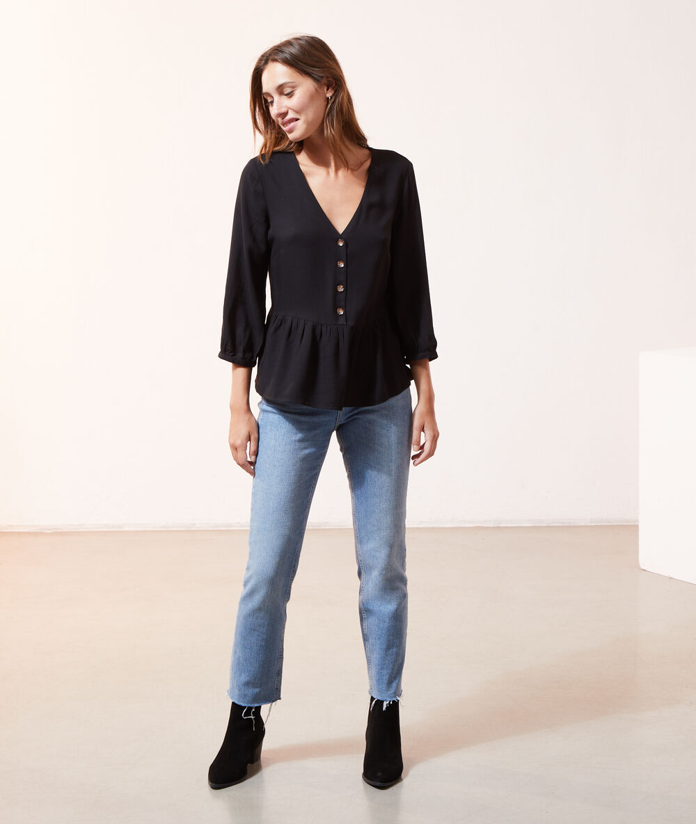 Blusa con volantes y botones negro.