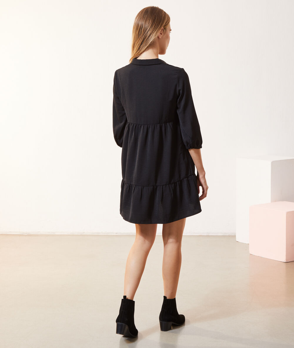 Vestido vaporoso negro.
