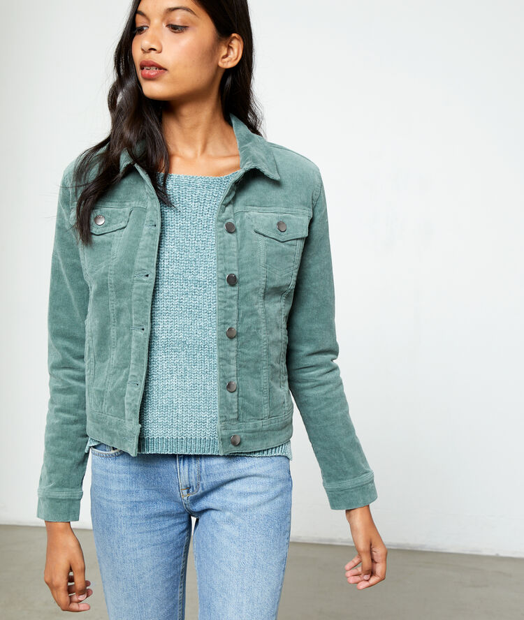 Chaqueta de pana verde.