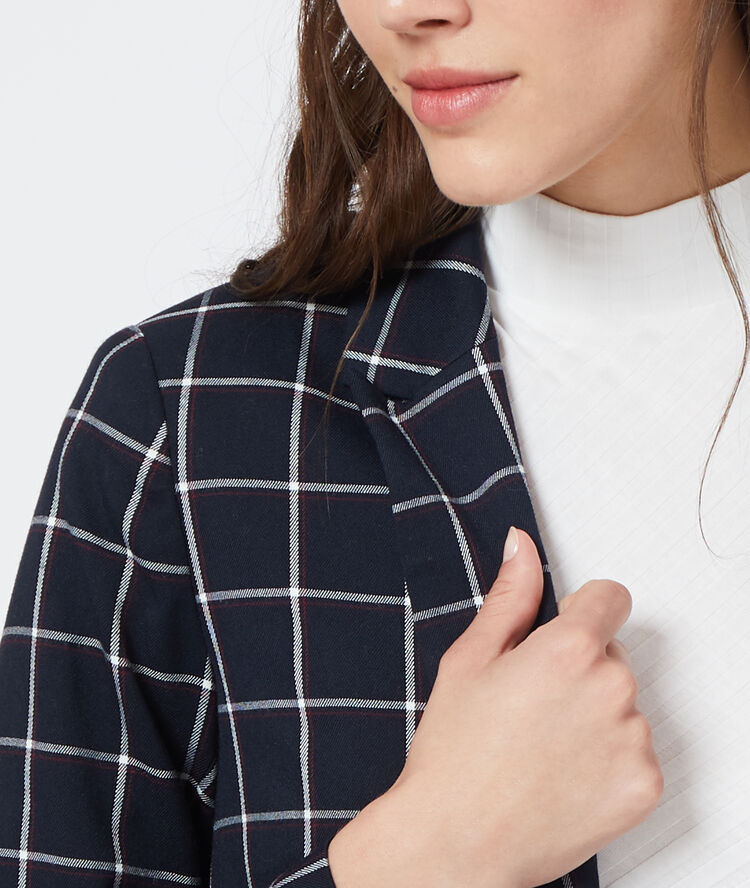 Chaqueta de sastre a cuadros azul marino.