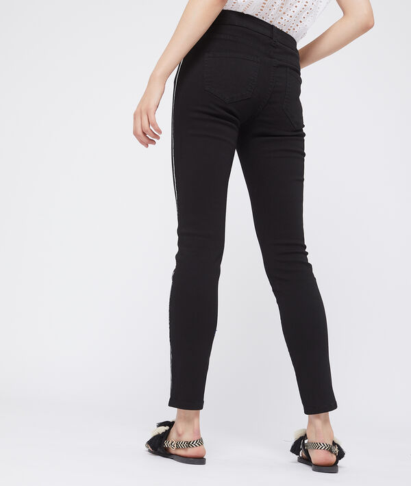 Pantalón ajustado con franjas laterales Pantalón ajustado con franjas laterales