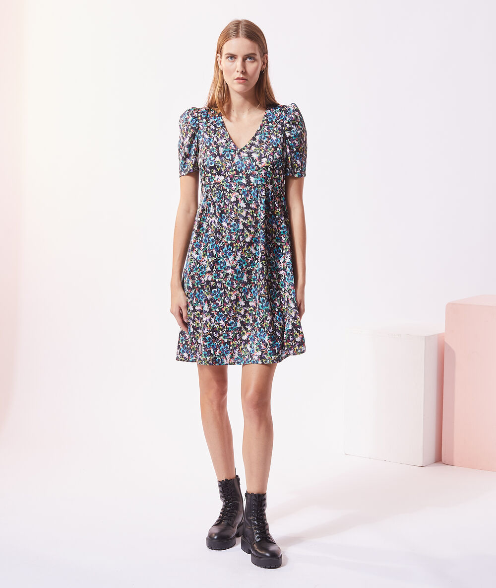 Vestido estampado floral negro.