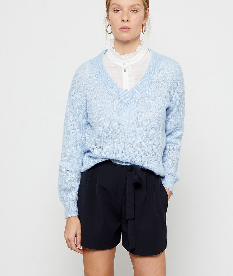 Short anudado azul marino.