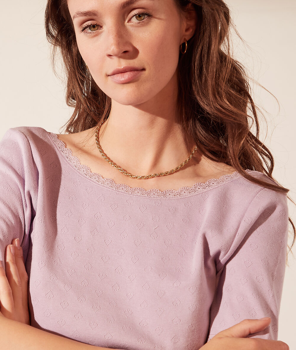 Camiseta abertura espalda lila.