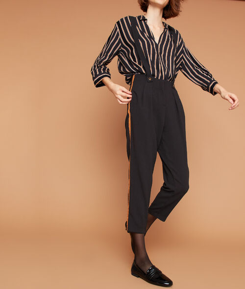 Pantalón de talle alto con tirantes Pantalón de talle alto con tirantes