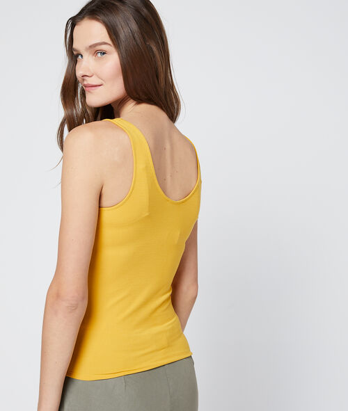 Camiseta acanalada con botones Camiseta acanalada con botones