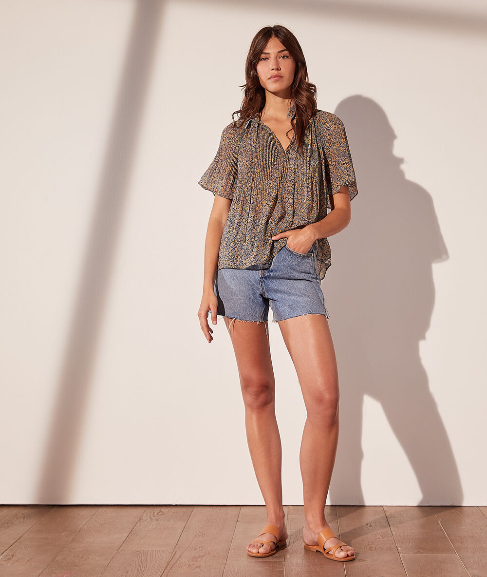 Blusa estampada multicolor.