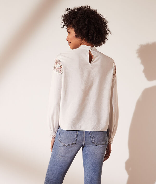 Blusa con motivos de encaje Blusa con motivos de encaje
