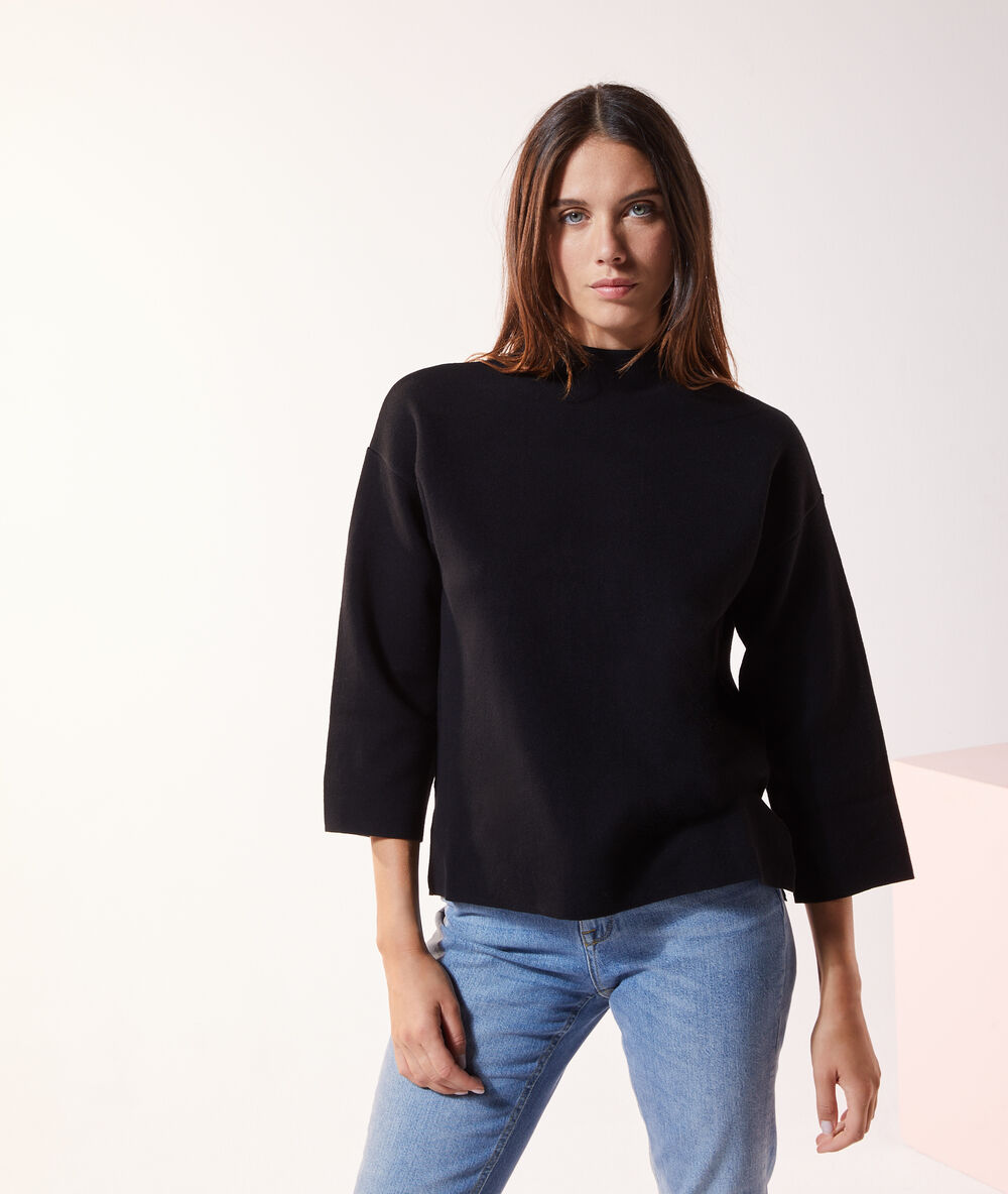 Jersey ancho de cuello alto negro.