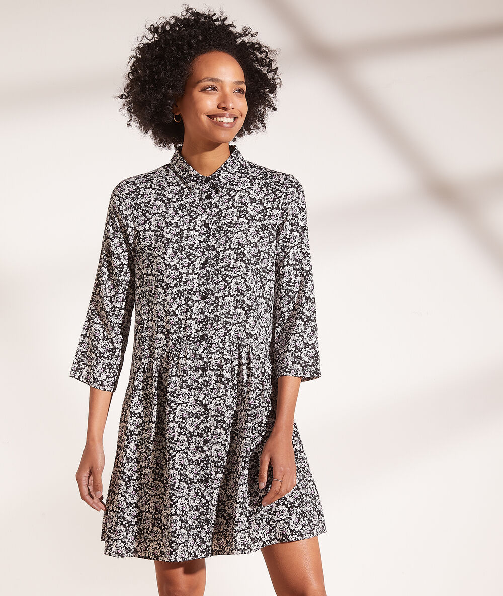 Vestido corto estampado negro.