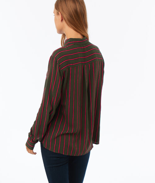 Camisa estampado de rayas verde oliva.