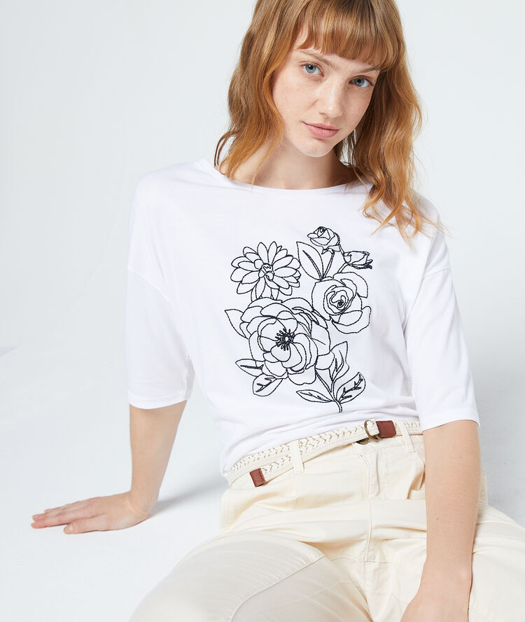 Camiseta bordada de rosas blanco.