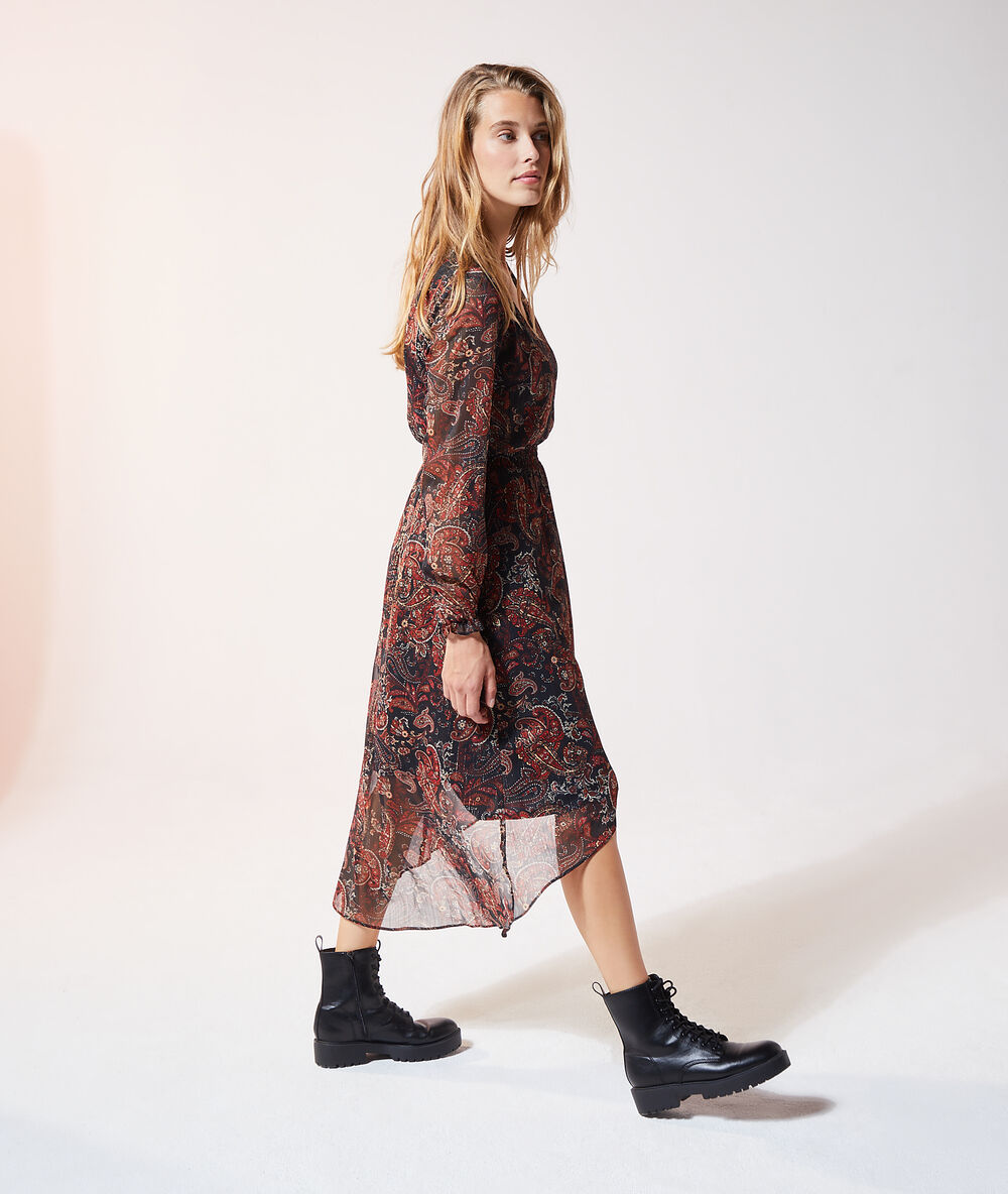 Robe imprimée col v noir.