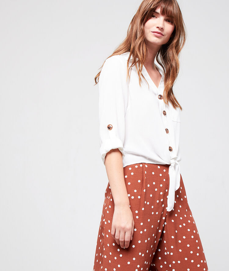 Blusa de botones tipo ámbar blanco.