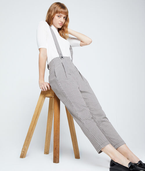 Pantalon carotte à bretelles noir.