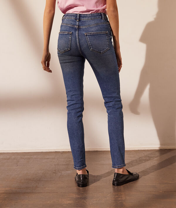 Pantalón vaquero estrecho Pantalón vaquero estrecho