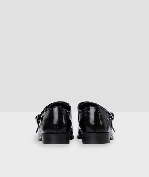 Zapatos con hebillas negro.