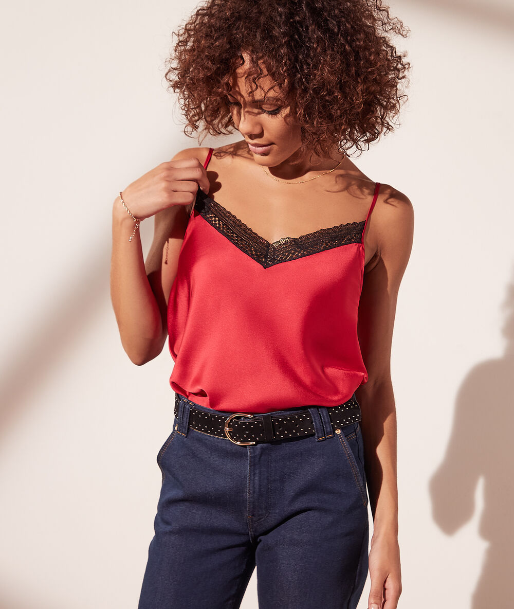 Top con sujetador integrado fucsia.