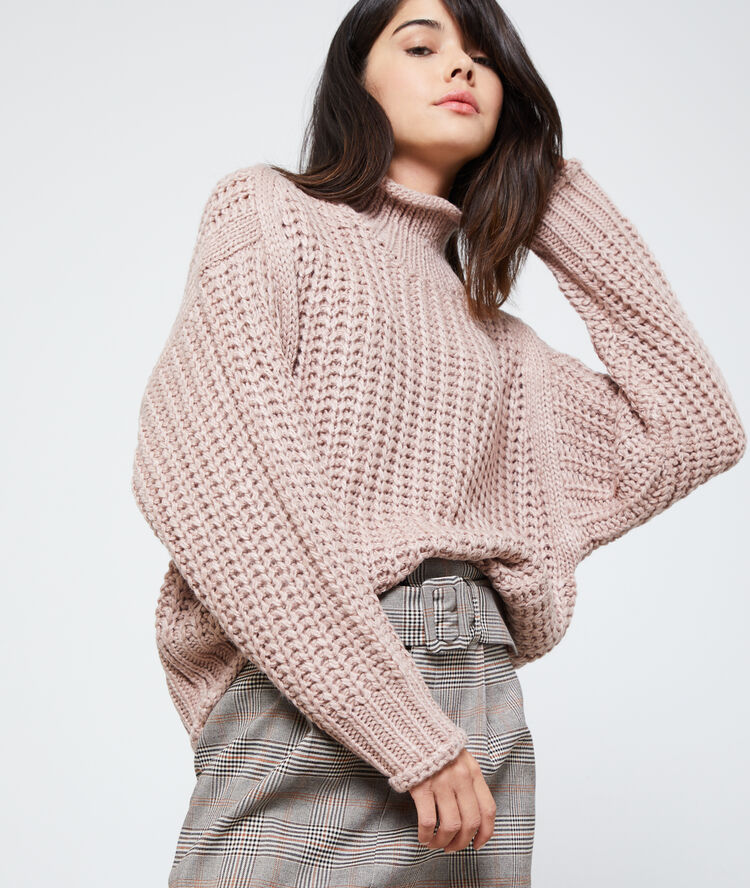 Jersey cuello alto punto grueso crema.