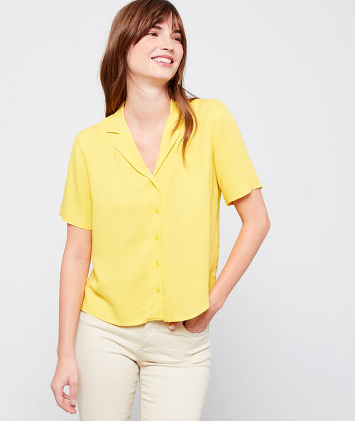 Camisa vaporosa amarillo.