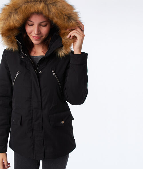 Parka corta con capucha motivos pelo Parka corta con capucha motivos pelo