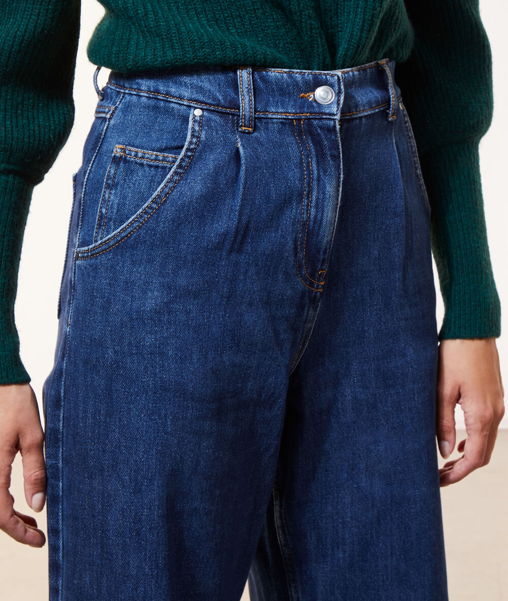 Pantalón vaquero ancho azul.