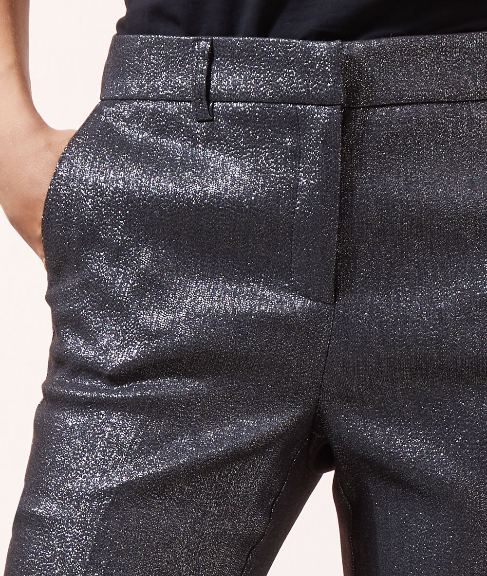 Pantalon cigarette pailleté noir.