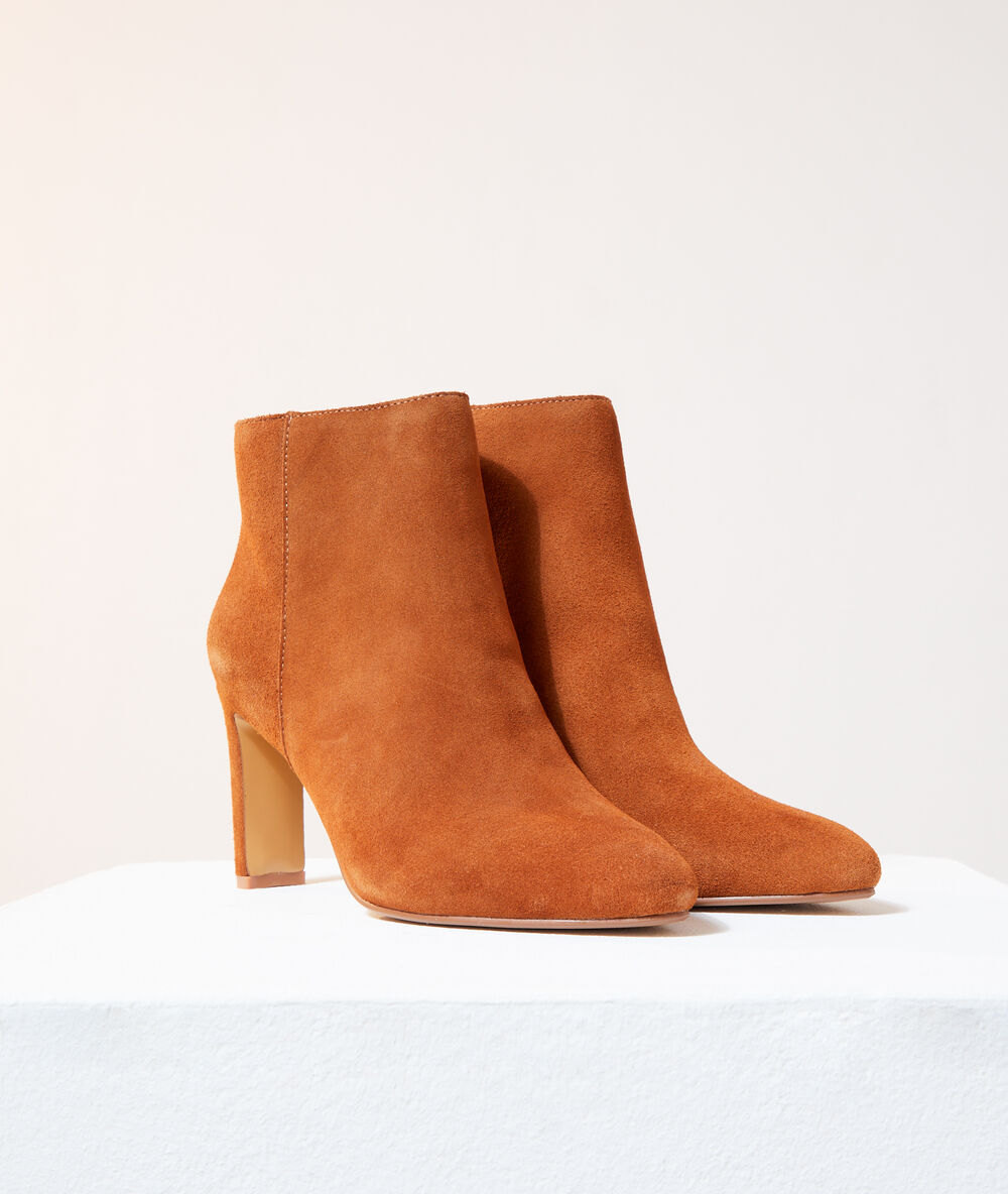 Botines con tacón, efecto ante c.camel.