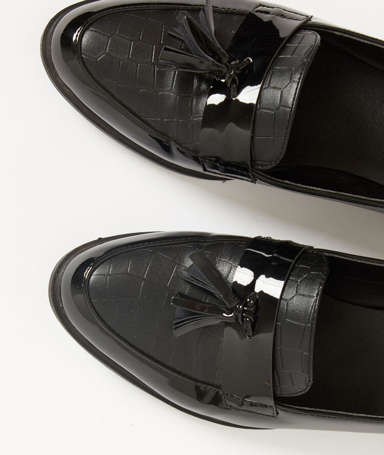 Mocasines de charol efecto cocodrilo negro.