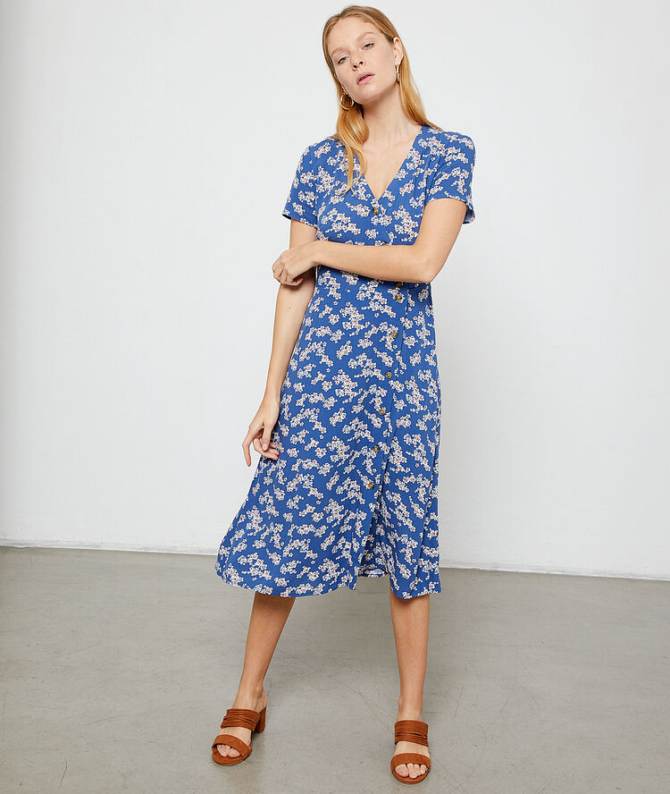 Vestido cruzado estampado floral azul.