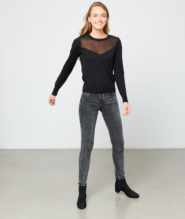 Camiseta escotada efecto transparente negro.