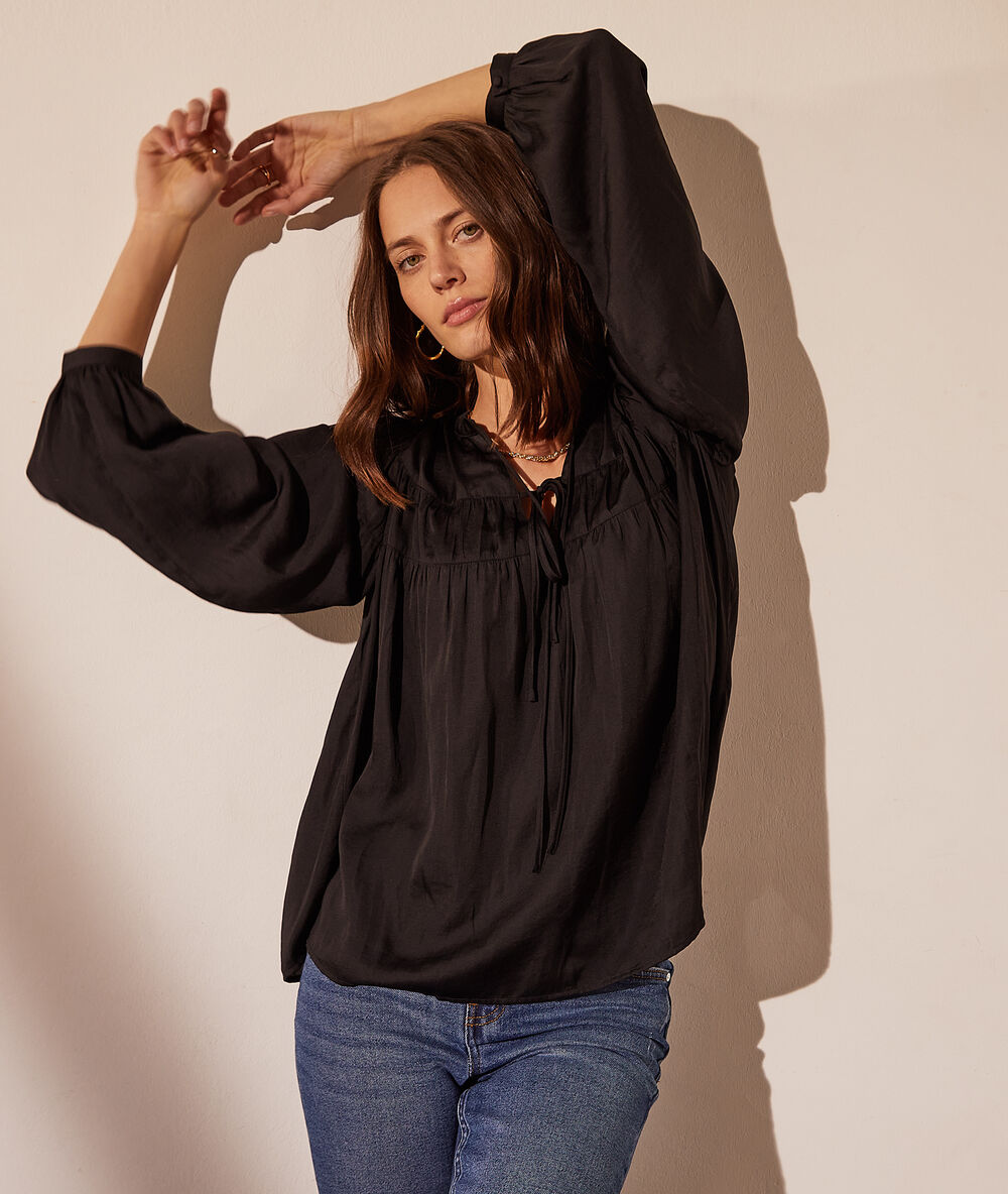 Blusa mangas abullonadas negro.
