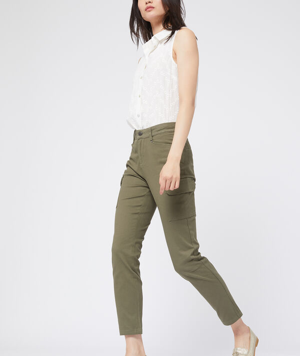 Pantalón ajustado con bolsillos Pantalón ajustado con bolsillos
