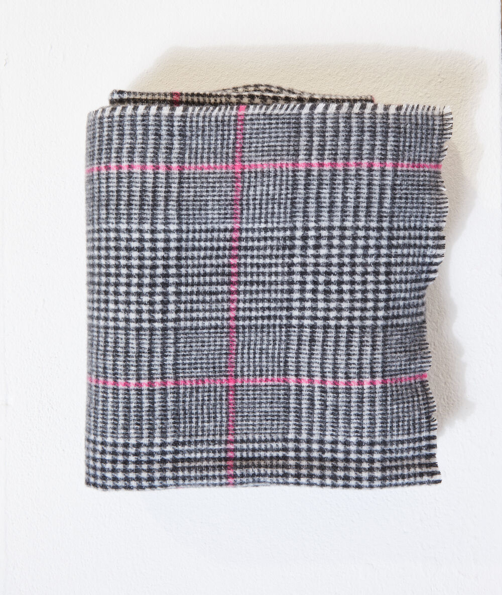 Bufanda plaid estampado de cuadros negro.