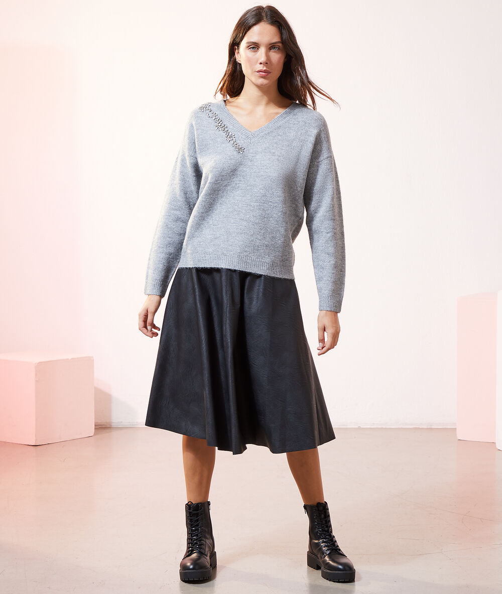 Pull en maille à strass gris chine.
