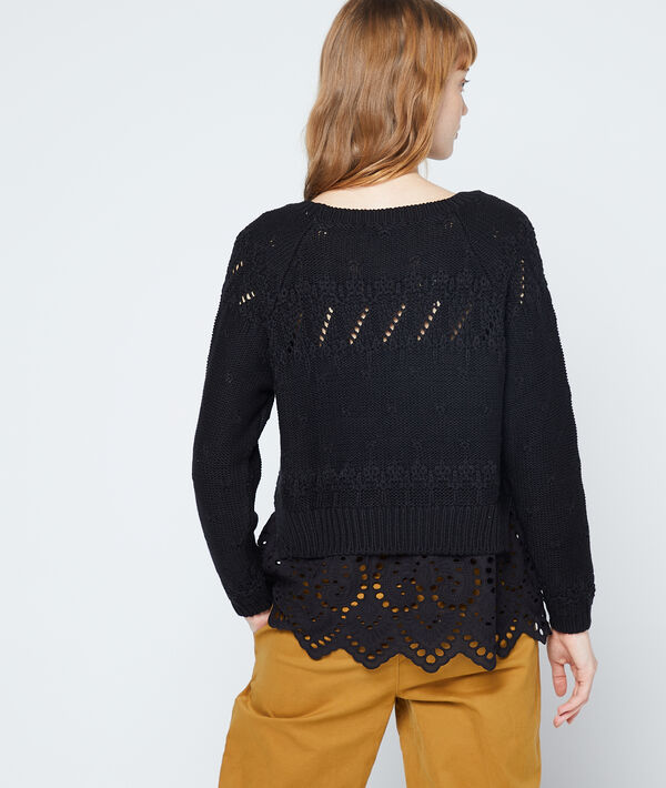Suéter de punto grueso con detalles en crochet Suéter de punto grueso con detalles en crochet