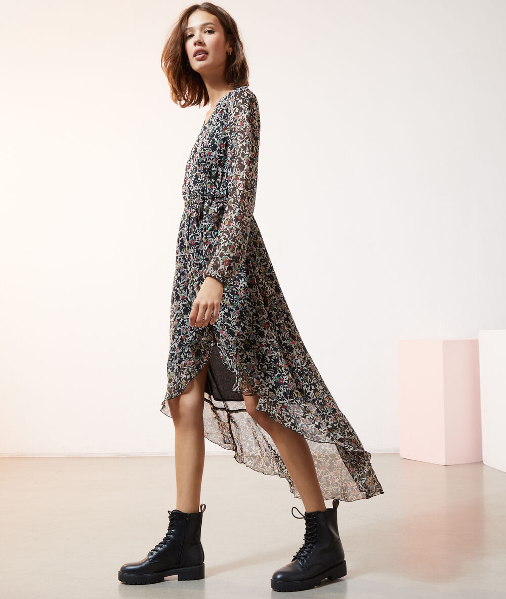 Vestido vaporoso estampado floral negro.