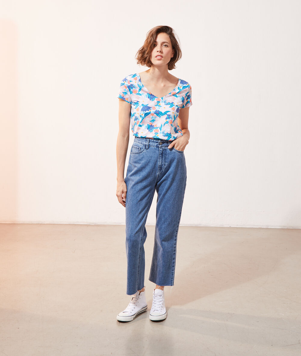 Camiseta estampado floral azul.