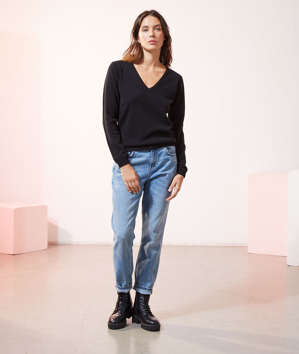 Jersey de cachemira, escote en v negro.