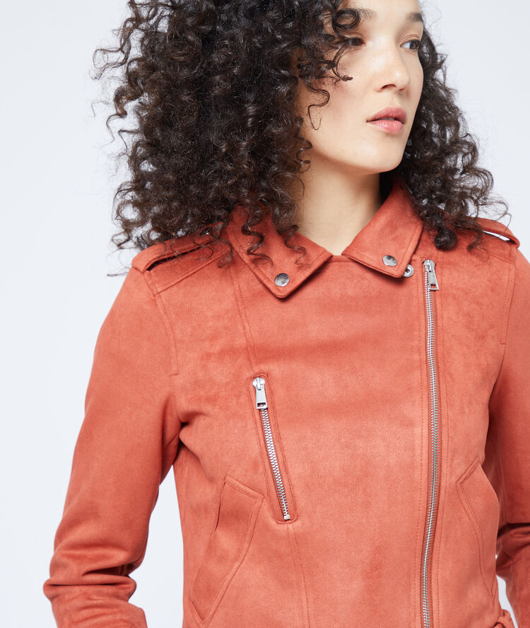 Chaqueta motera efecto ante granate.
