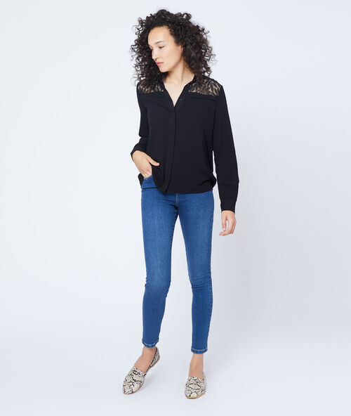 Camisa de encaje de hojas negro.